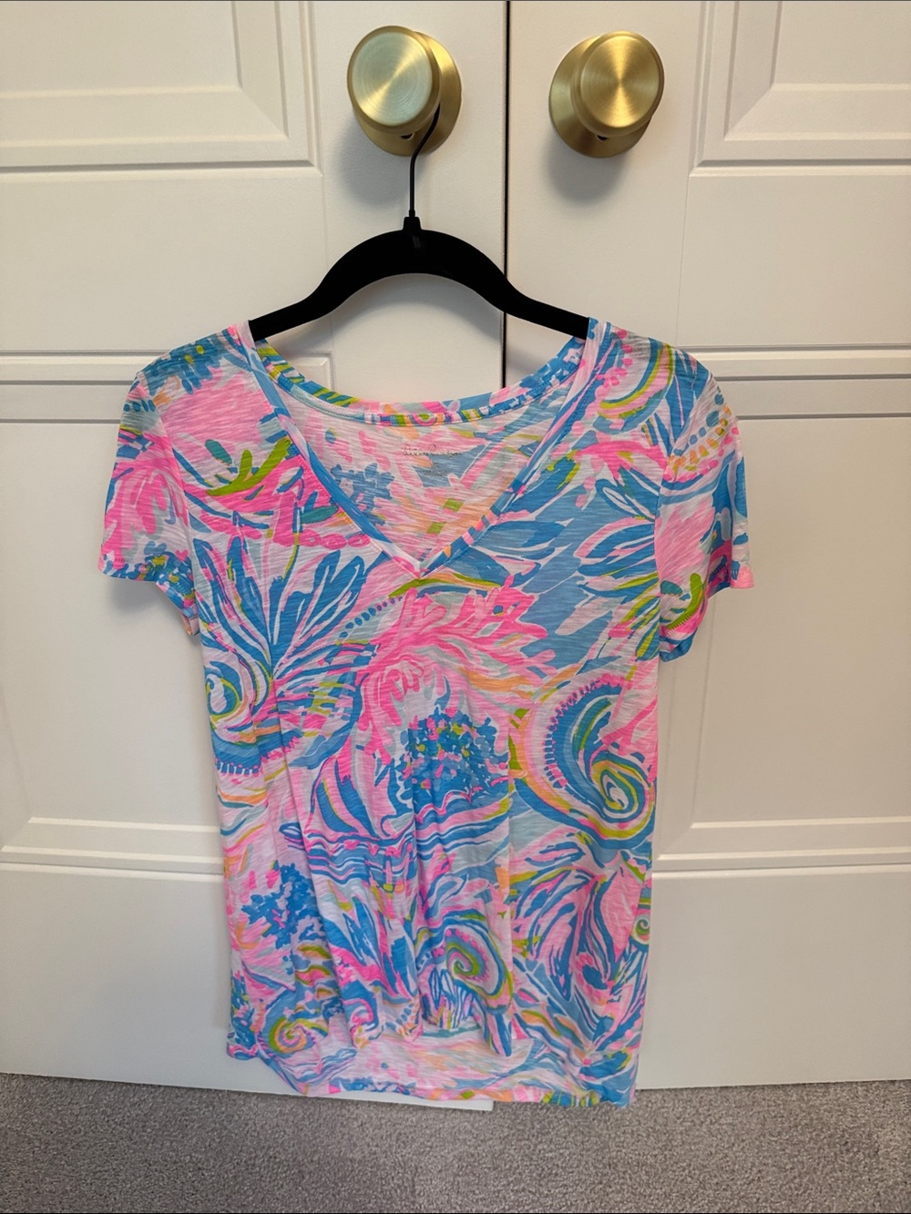 Lilly Pulitzer Pink Blue Green Swirl Floral V-Neck Tee